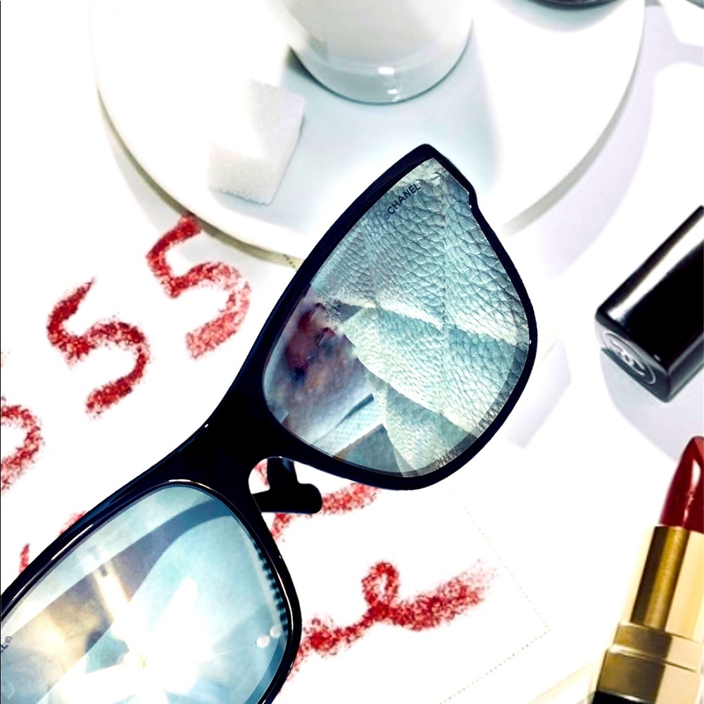 Chanel 🦋🕶